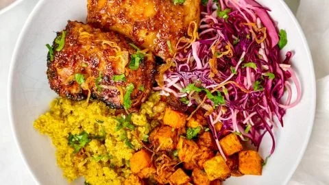 Copycat Sweetgreen hot honey chicken bowl with vibrant ingredients.