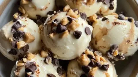 Delicious Peanut Butter Greek Yogurt Bites for a healthy snack option